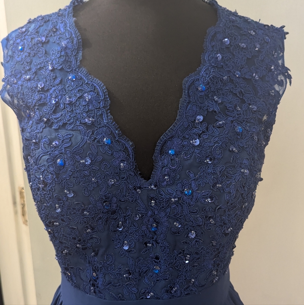 Elegant Blue Lace Evening Dress